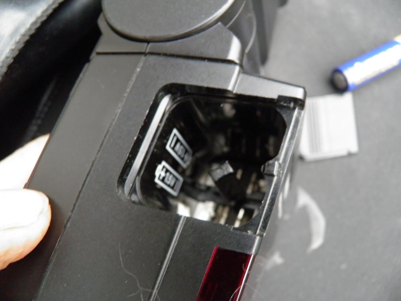 Flitser minolta 4000 af, werkt met 4 aa batterijen.