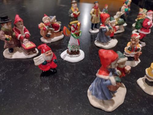 18 poppetjes 5-7 cm hoog