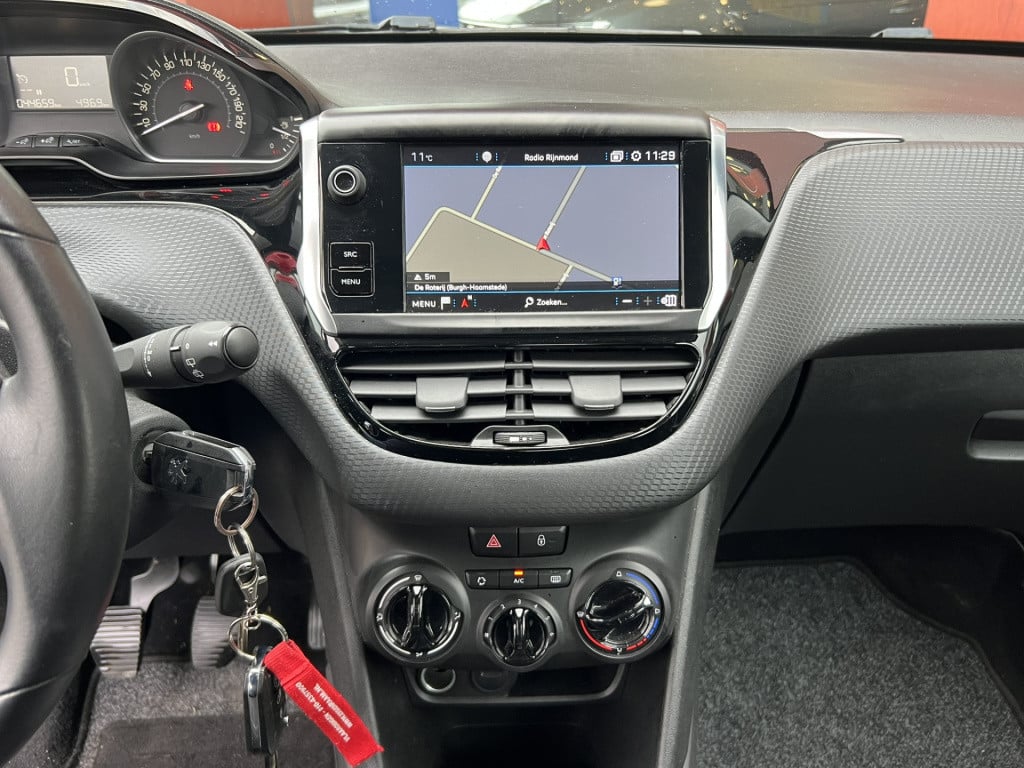Peugeot 2008 1.2 puretech blue lion | trekhaak | navigatie
