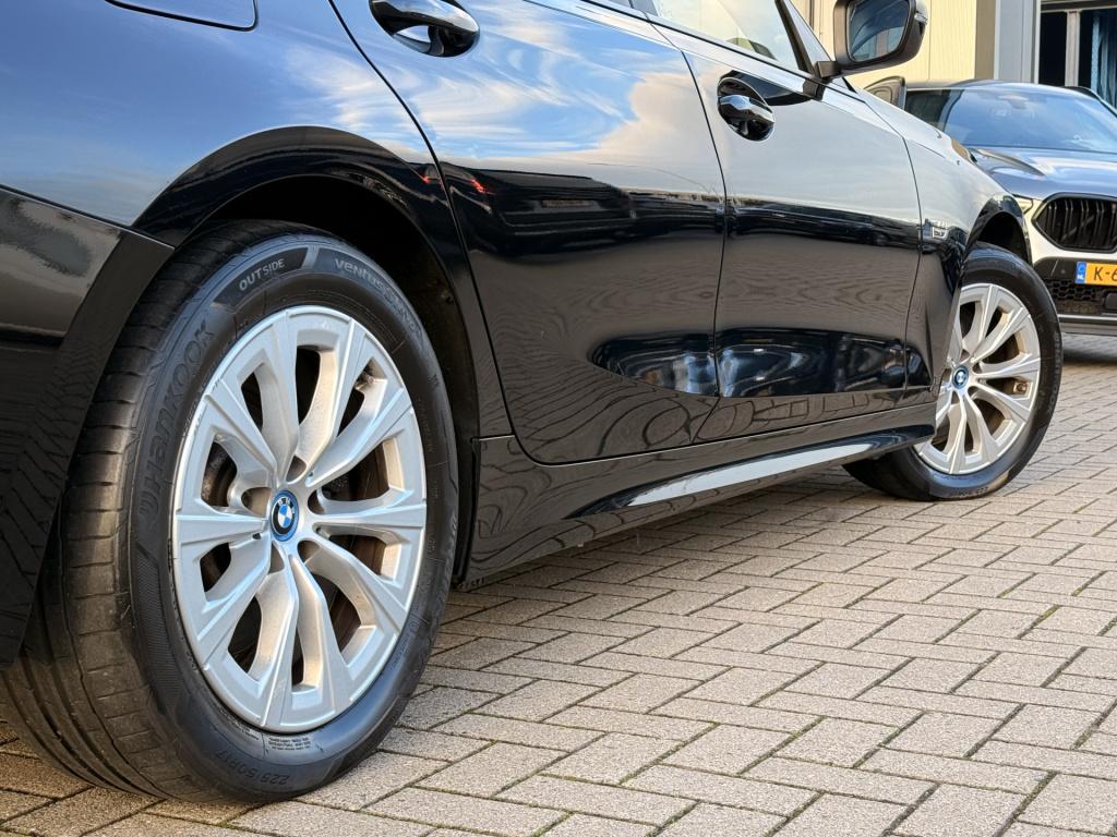BMW 3-serie touring 330e | stoelverwarming | apple carplay | achteruitrijca