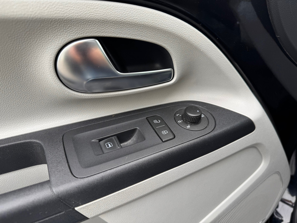 Seat Mii 1.0 style chic * panoramadak * stoelverwarming