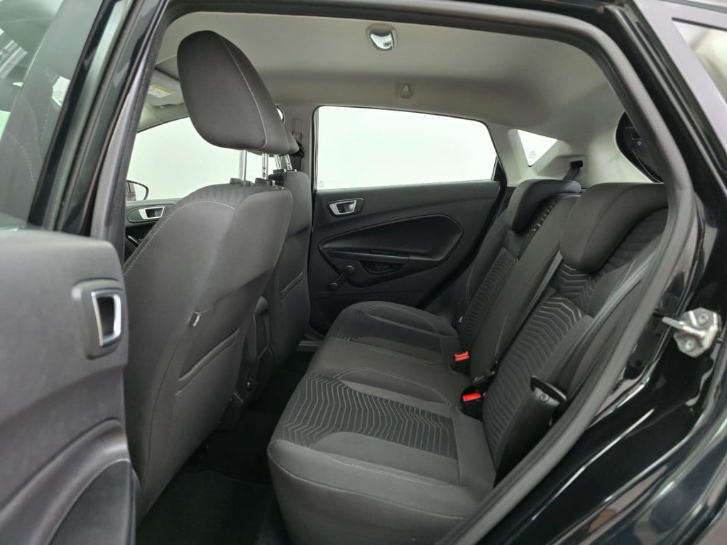 Ford Fiesta occasion titanium uitvoering met cruisecontrol en bluetooth | t