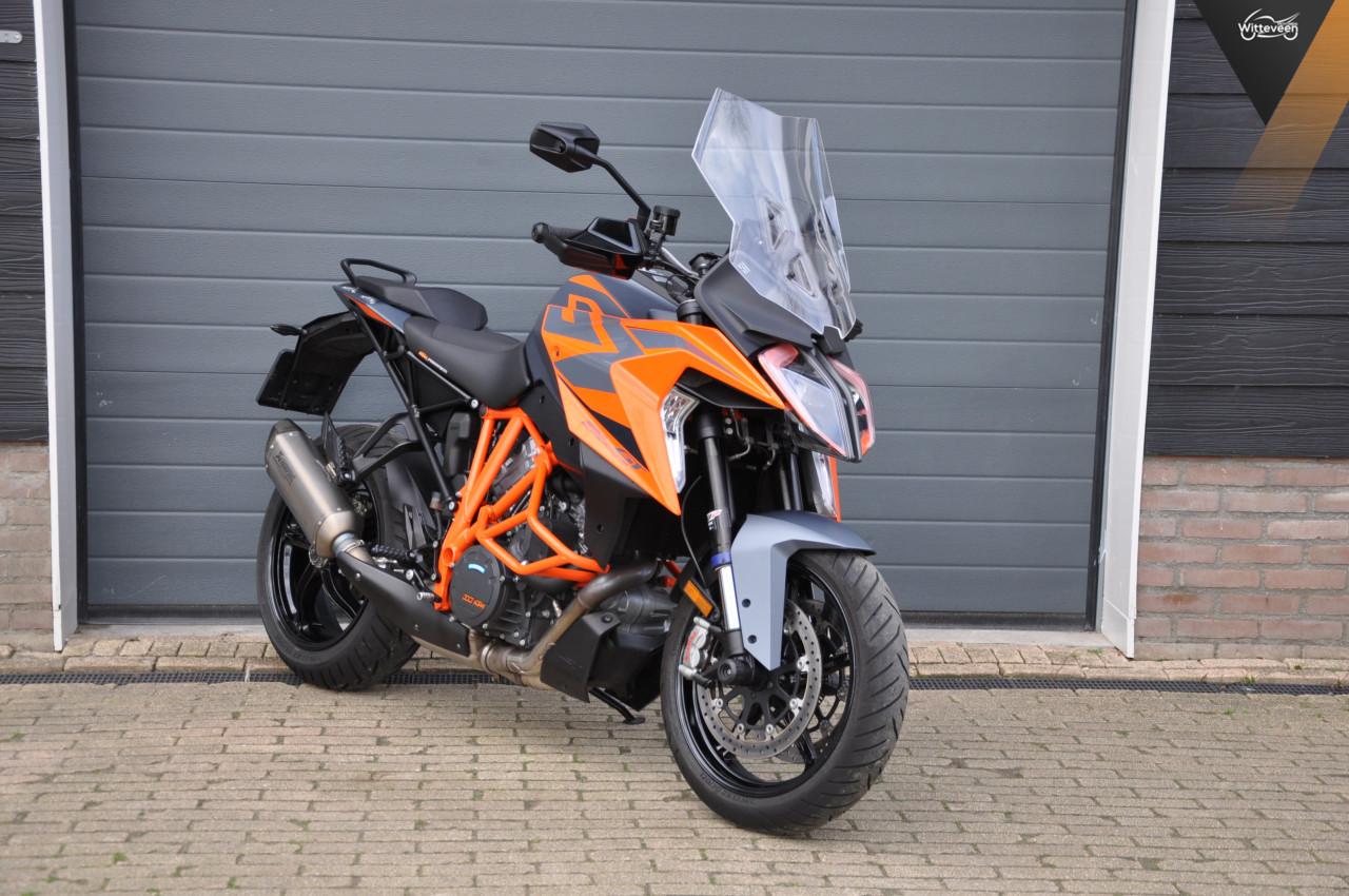 KTM 1290 SuperDuke GT 9000 km en Akrapovic! BTW motor