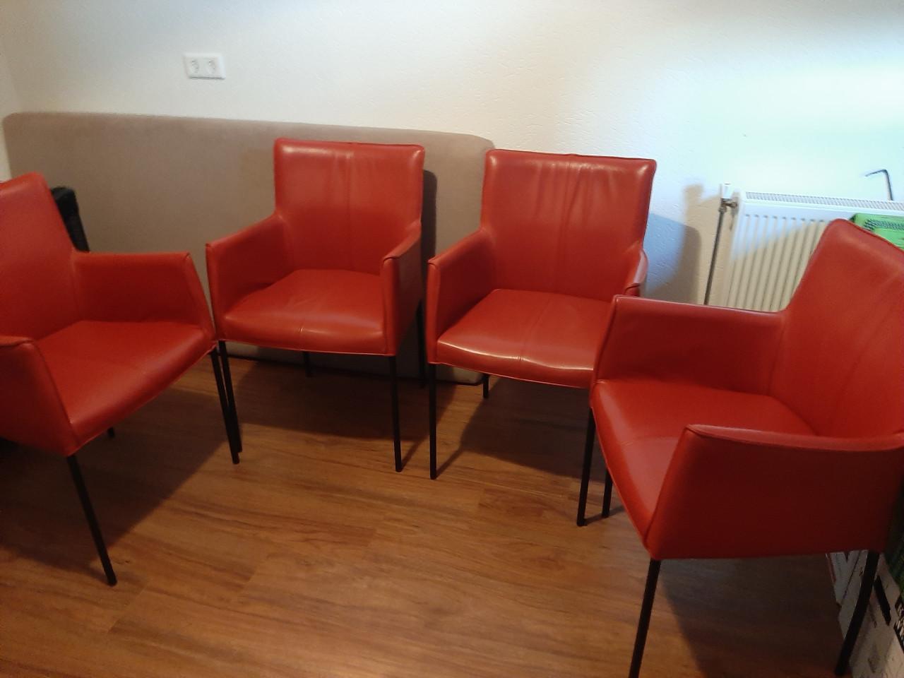 Eetstoelen van prachtig leer, 4 stuks voor 200 euro