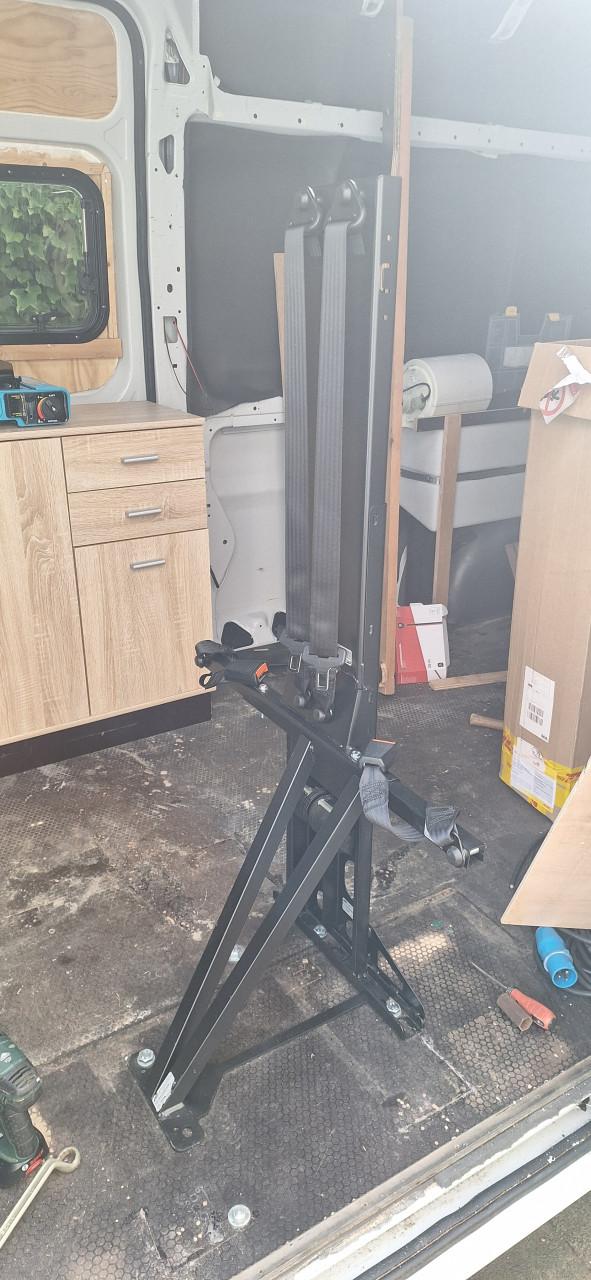 Nieuwe gordelbok voor Ducato met 3-puntsgordel en certificaat