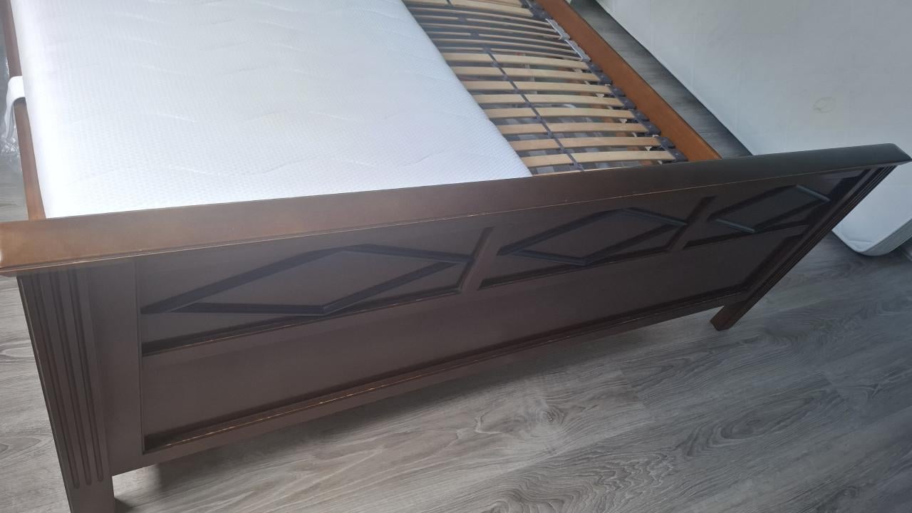 Tweepersoons bed met lattenbodems 160x200