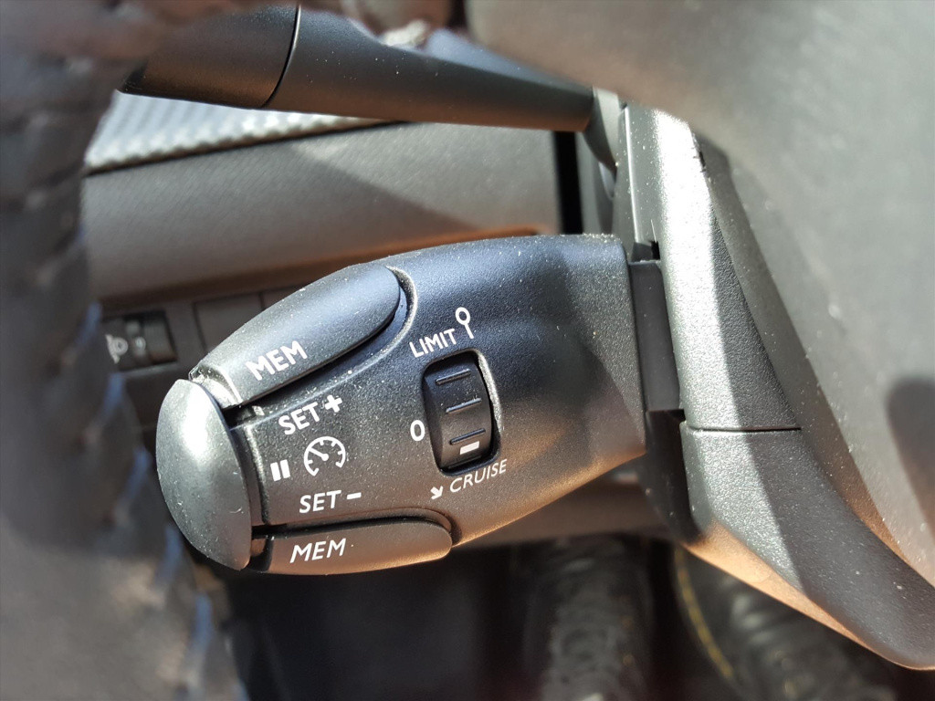 Peugeot 2008 1.2 puretech 100pk allure navigatie | cruise & climate | achte