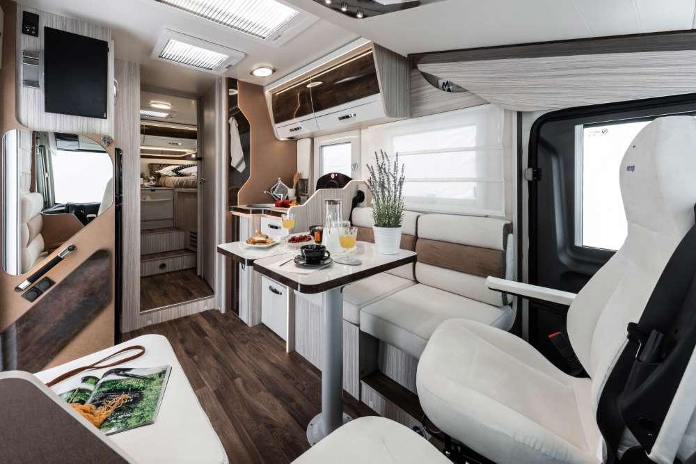 Elnagh Magnum 532 - Face-to-face - 180 pk - automaat