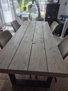 Steigerhouten tafel