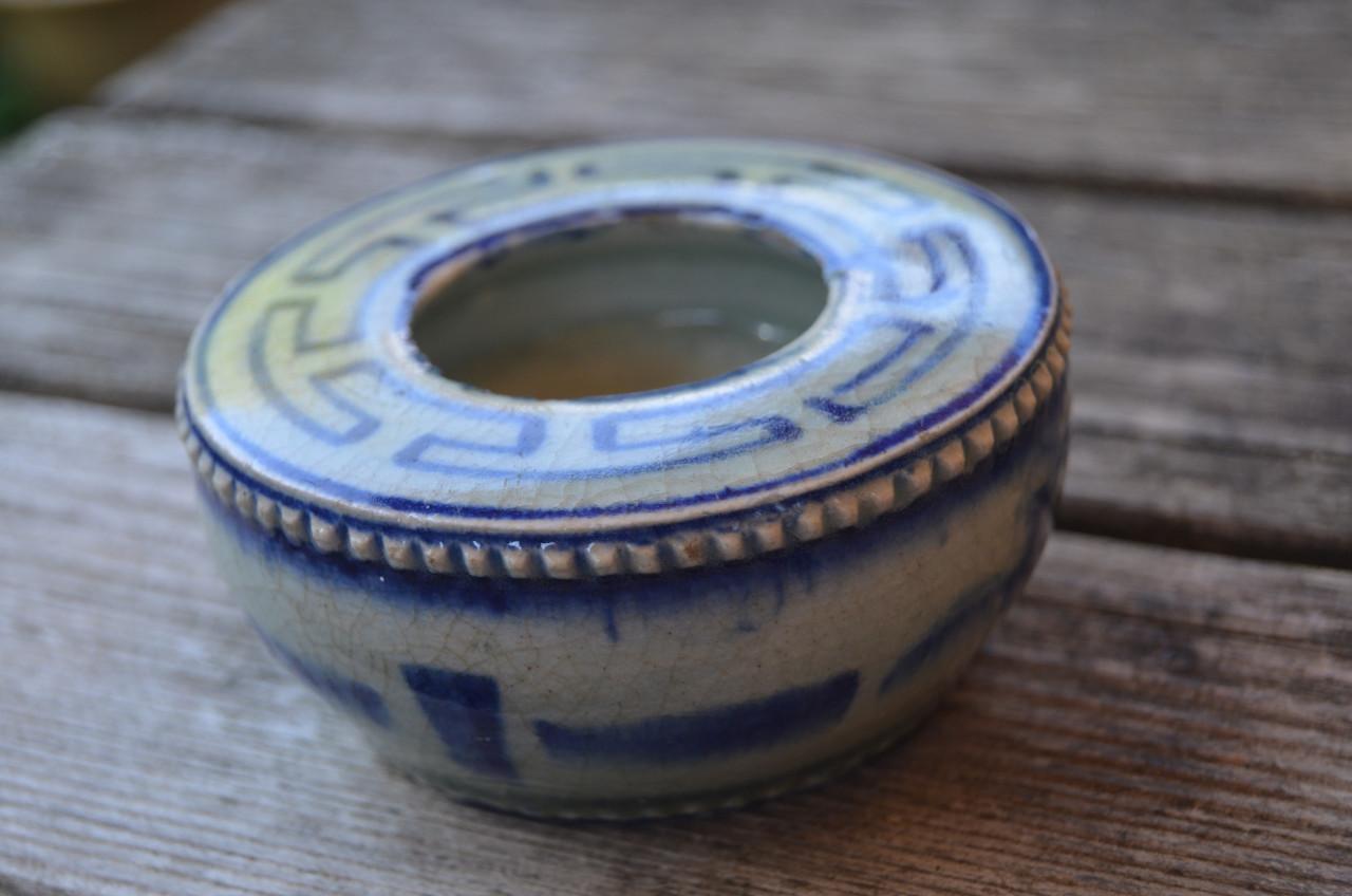 Klein Chinees blauw-wit porseleinen penseelwassertje