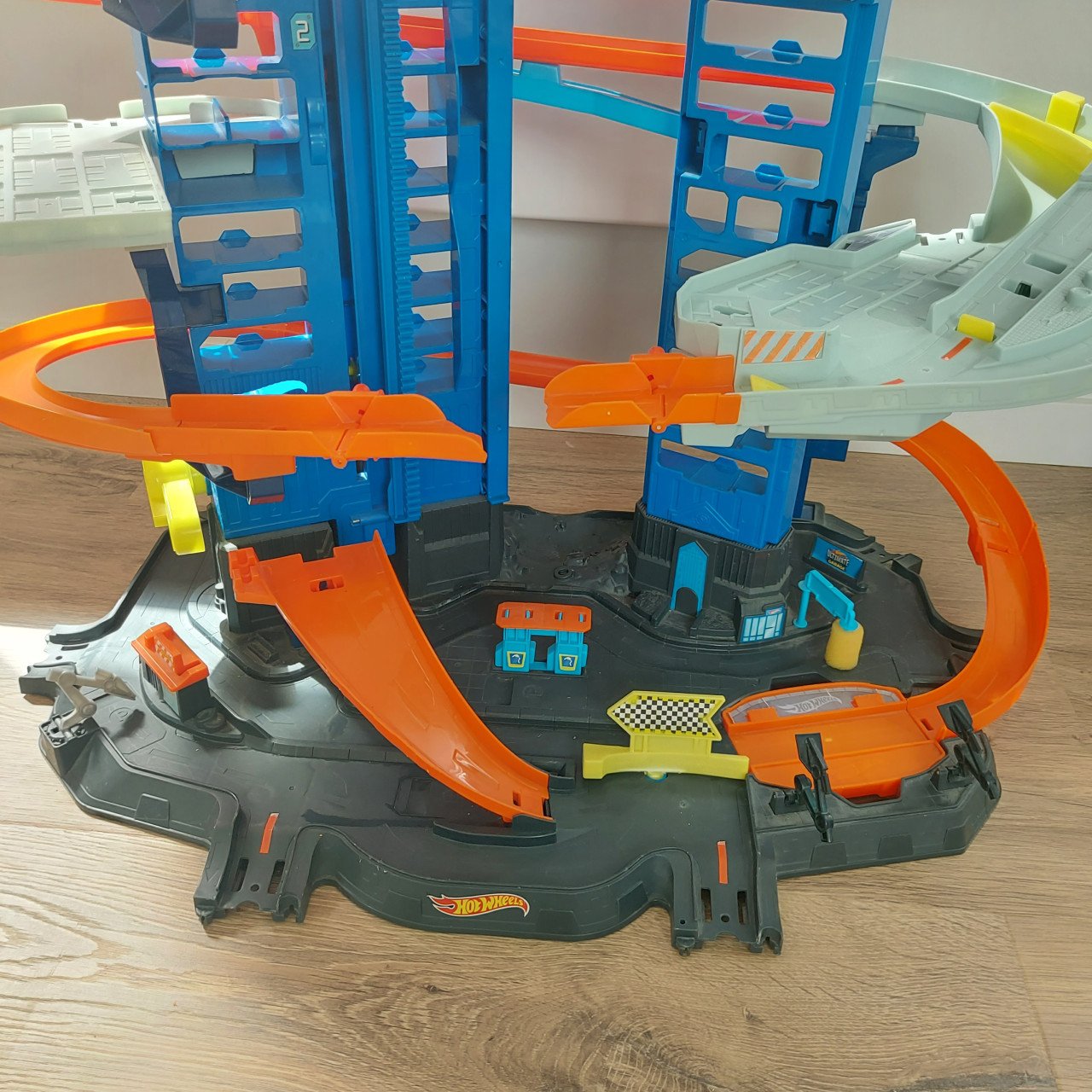 Hotwheels racebaan t-rex