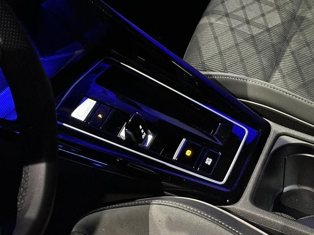 Volkswagen Golf 1.5 etsi r-line business *pano*camera*navi*appconnect*