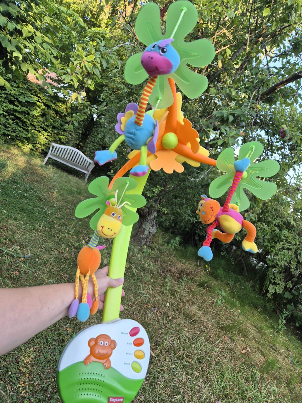 Boxmobiel met kleurrijke fantasiedieren + muziek