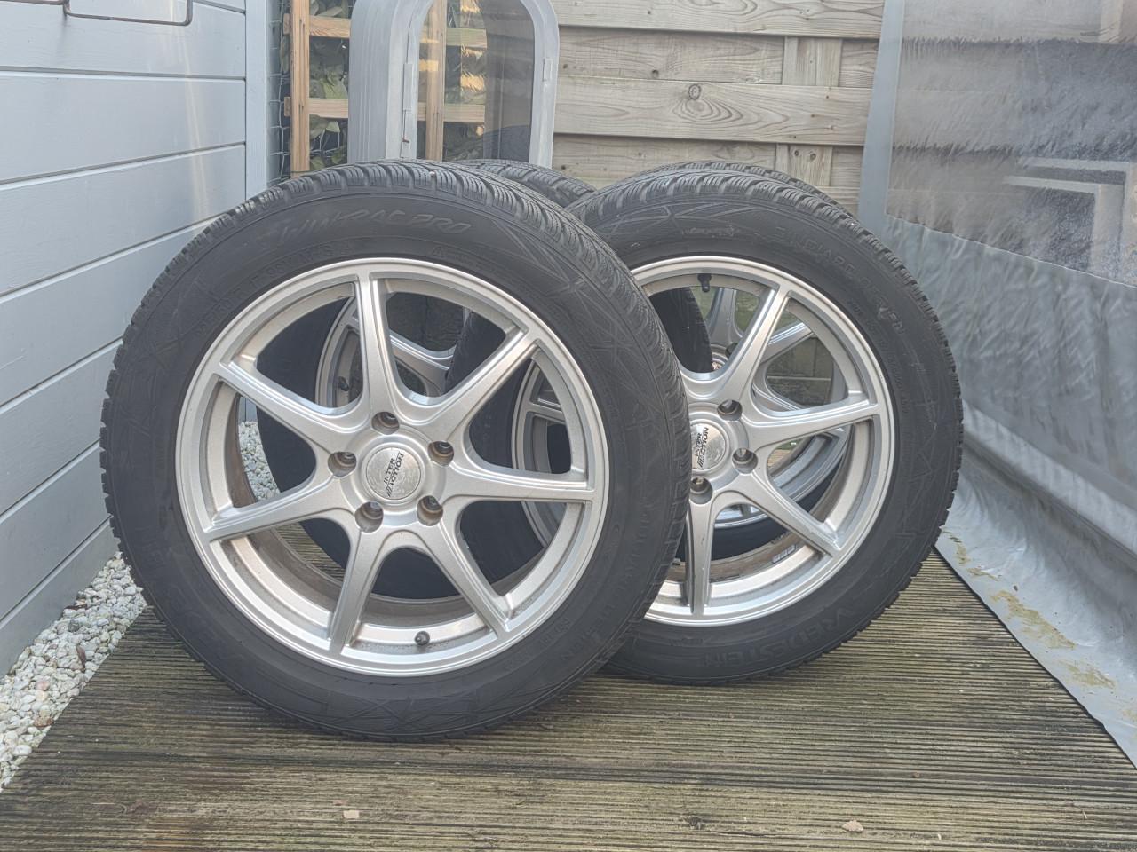 Te koop Winterbanden (225 /50 R17)