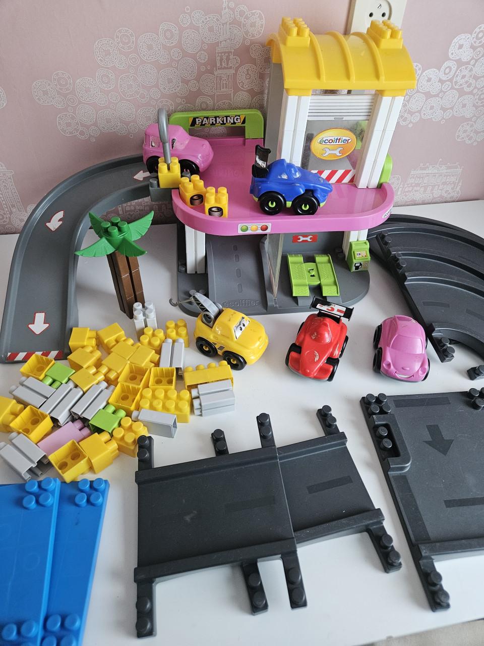 Garage met extra blokken en wegen