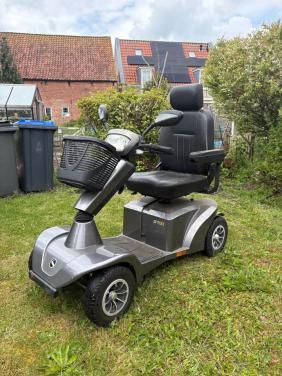 Nette en comfortabele Sterling S700 scootmobiel in goede staat.