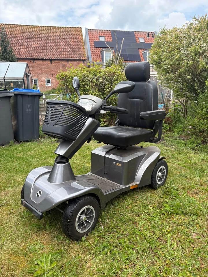 Nette en comfortabele Sterling S700 scootmobiel in goede staat.