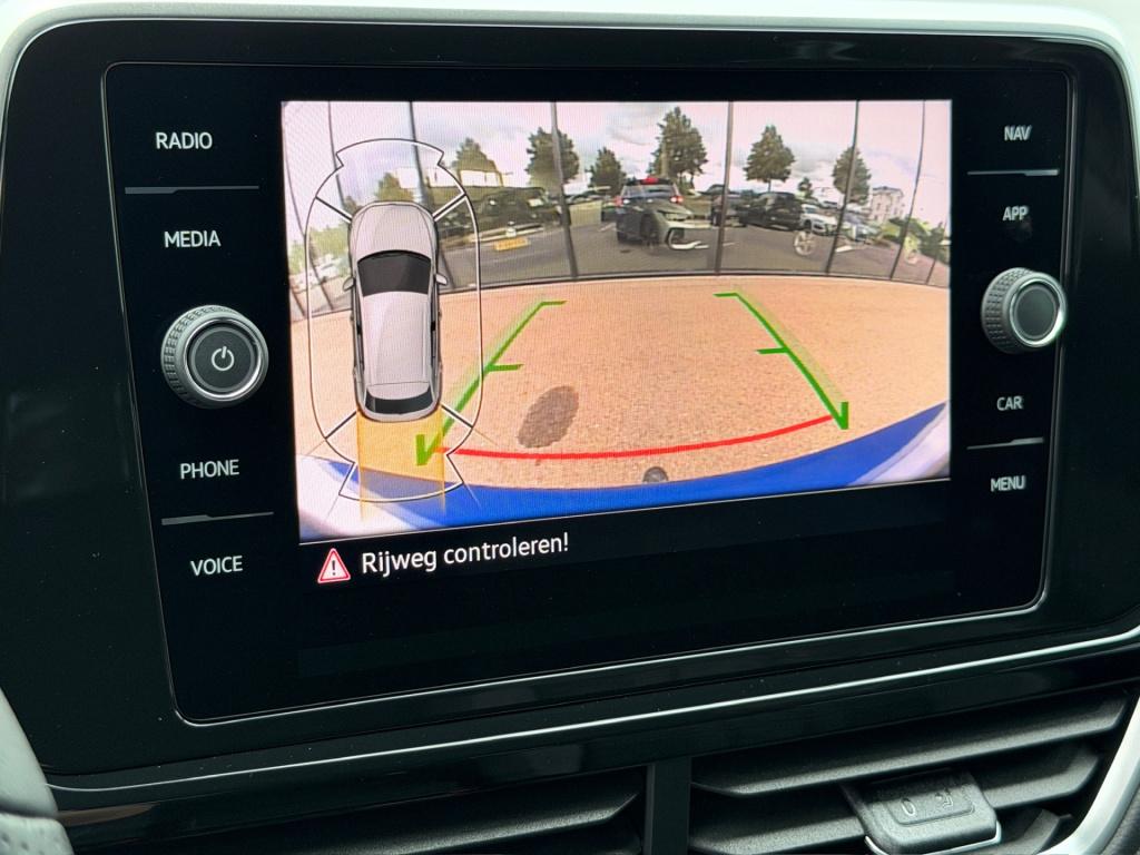 Volkswagen T-roc 1.5 tsi 150pk dsg r-line | trekhaak | camera | keyless | e