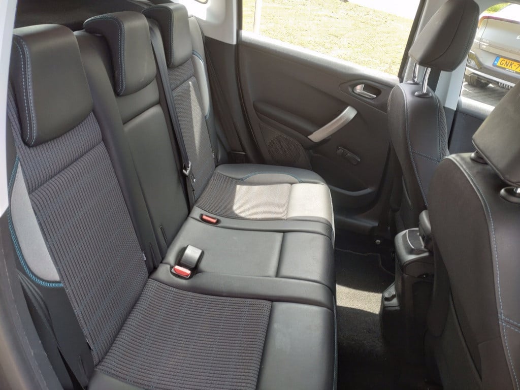 Peugeot 2008 1.2i puretech urban cross
