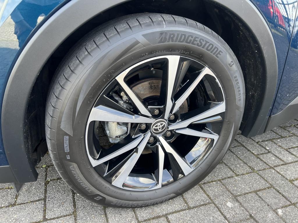 Toyota C-hr 1.8 hybrid 140 dyn