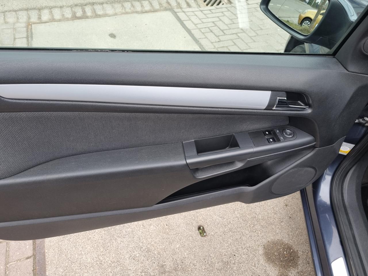 Opel Astra GTC 1.6 Edition