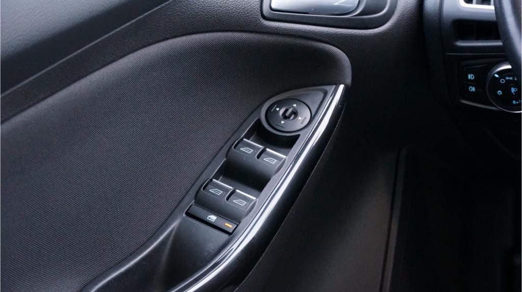 Ford Focus wagon 1.5 titanium edition rijklaar incl. garantie