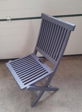 2 massief houten klapstoelen