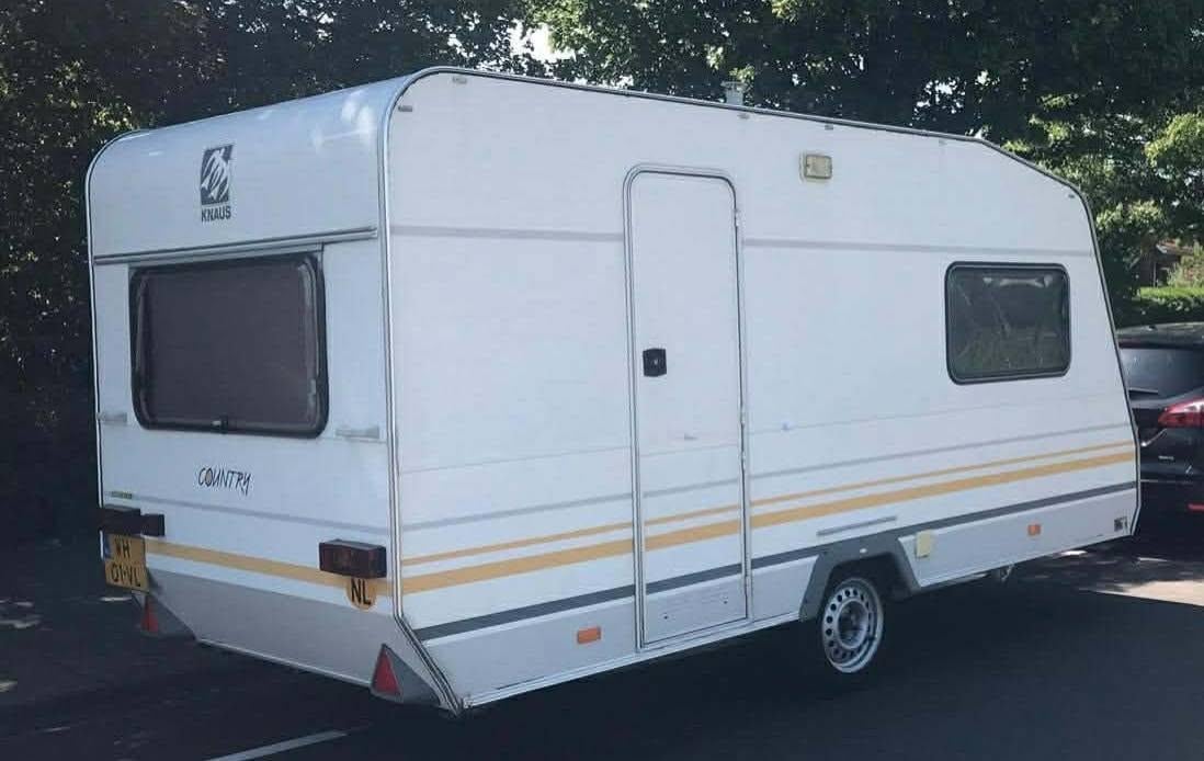 Knaus met stapelbed en prachtige voortent!