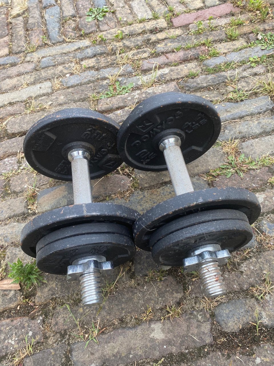 Krachttraining bankje, verstelbare dumbells en andere attributen