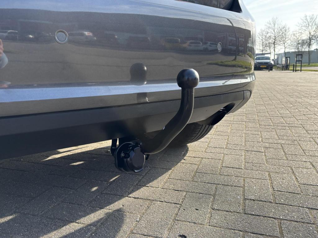 Ford Fiesta 1.1 trend navigation pack + trekhaak, nl-auto!