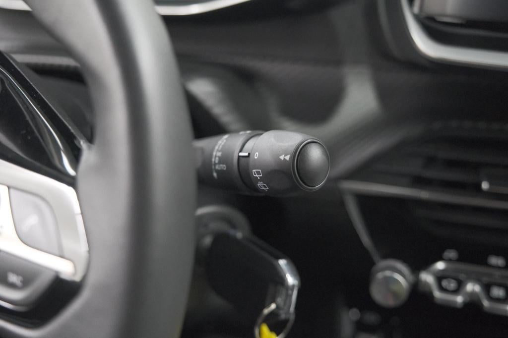 Peugeot 2008 puretech 130 eat8 allure pack | camera | apple carplay | parke
