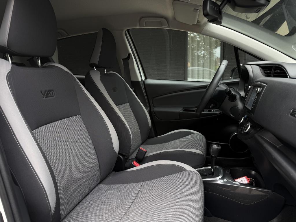 Toyota Yaris 1.5 hybrid - luxe y20 uitvoering - parelmoer wit -