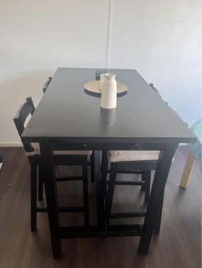 Bar tafel met krukken
