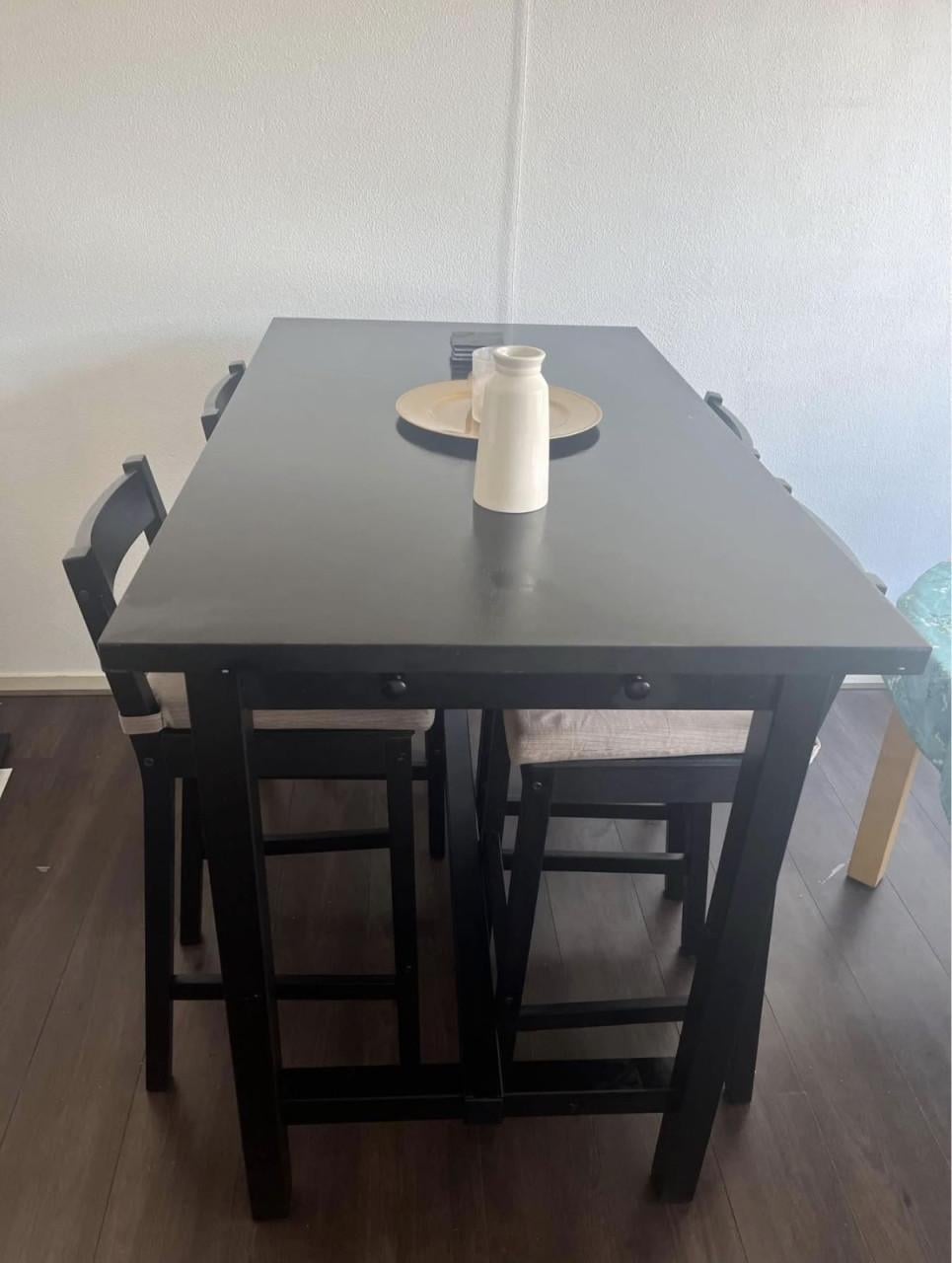 Bar tafel met krukken