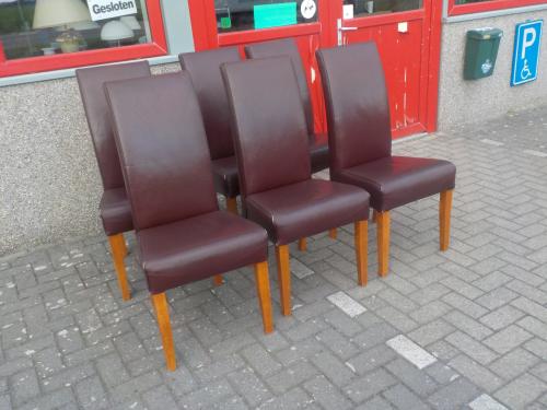 6 leren stoelen met kersenhouten poten in goede staat