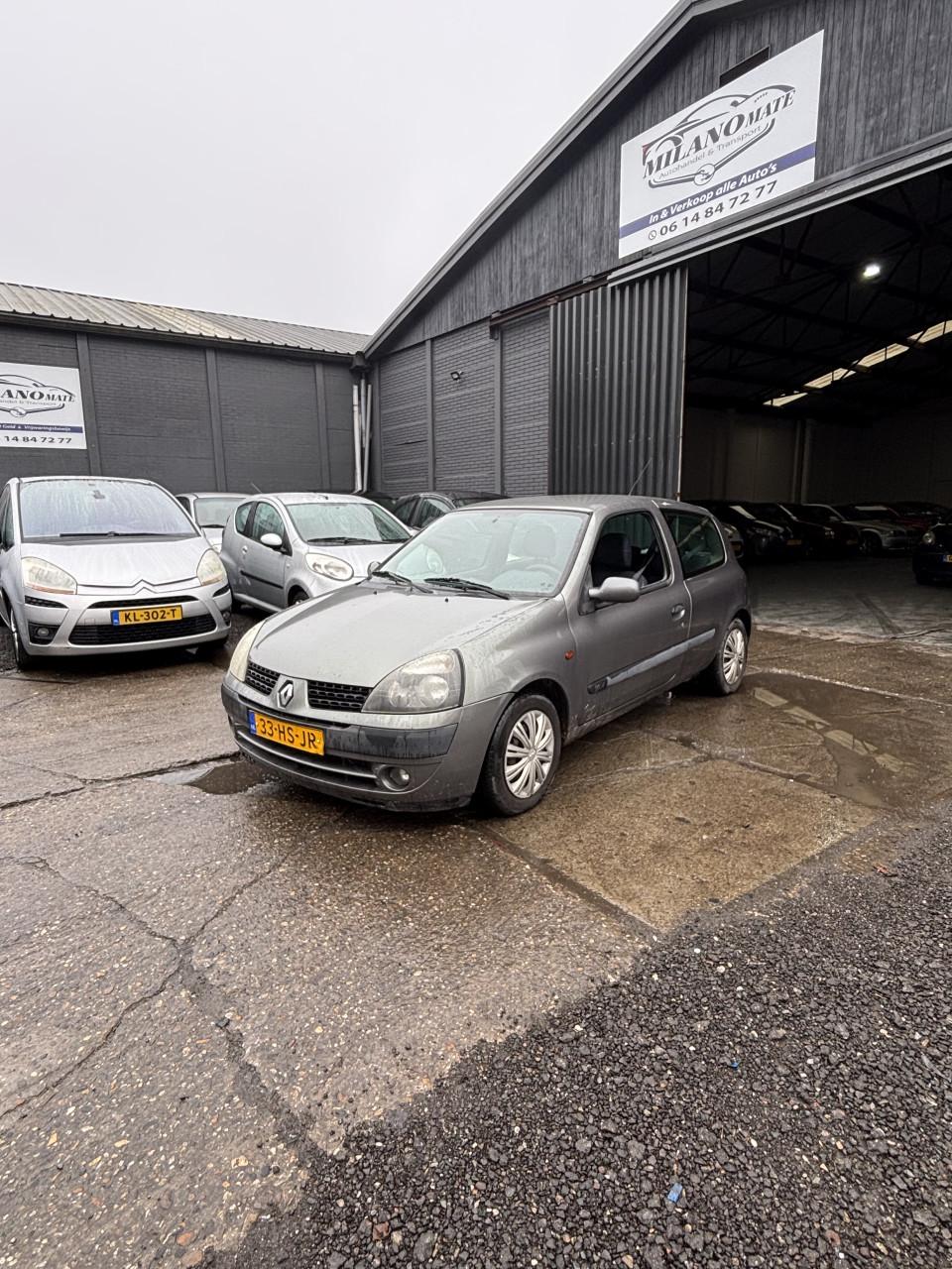 Renault Clio voljaar apk!