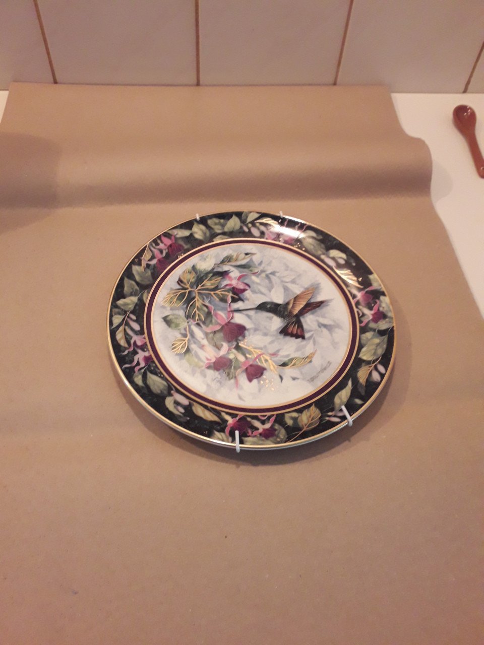 2 limited edition sierborden van Royal Doulton + 1 ongemerkt