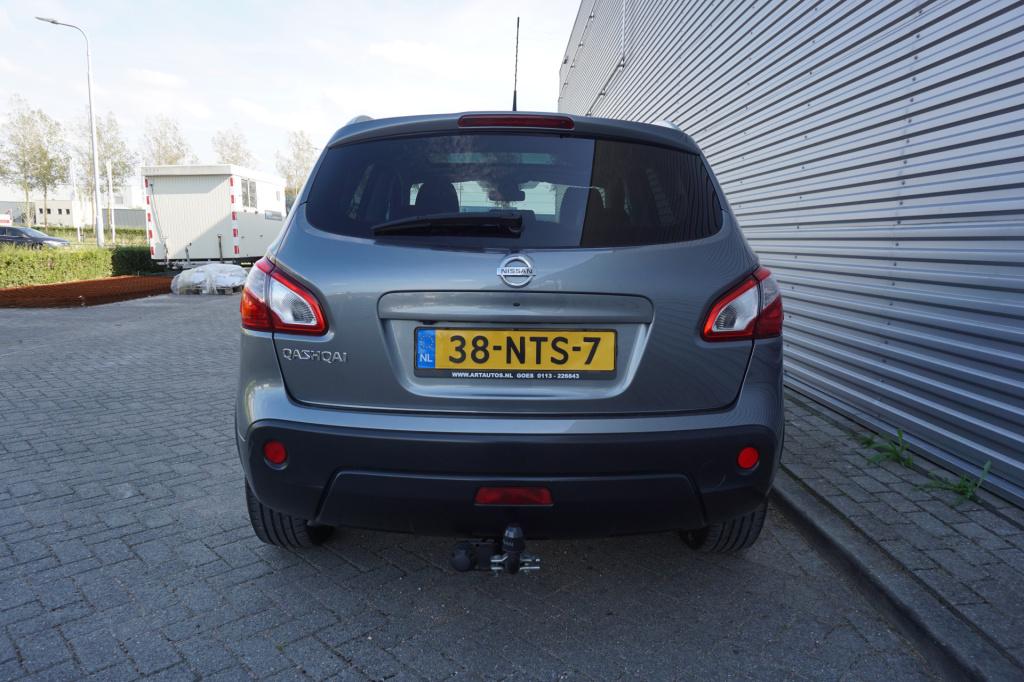 Nissan Qashqai 2.0 tekna airco / navi / cruise / camera / pano / stoelverw.