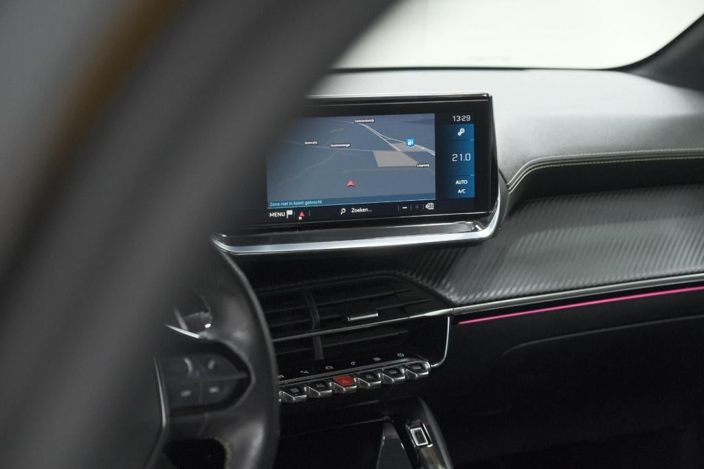 Peugeot 208 puretech 100 eat8 gt-line | camera | keyless entry | navigatie 