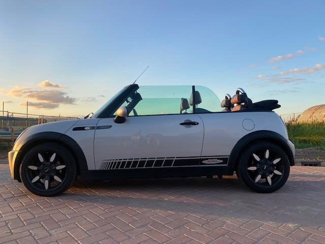 Schitterende MINI Cooper sidewalk jwc cabriolet weinig km 4299 euro