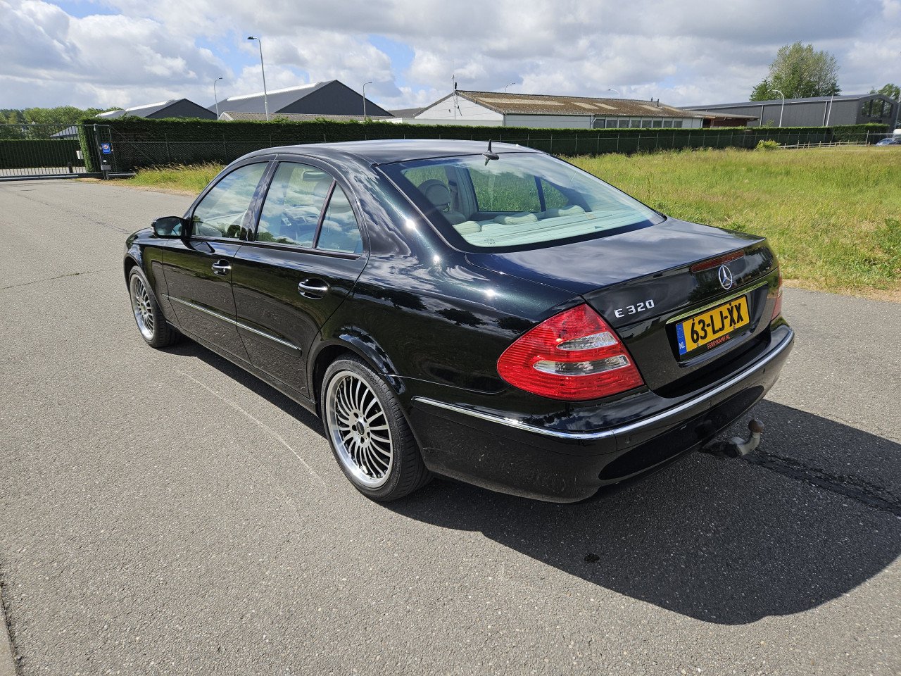 * MERCEDES E-KLASSE 320 BENZINE*