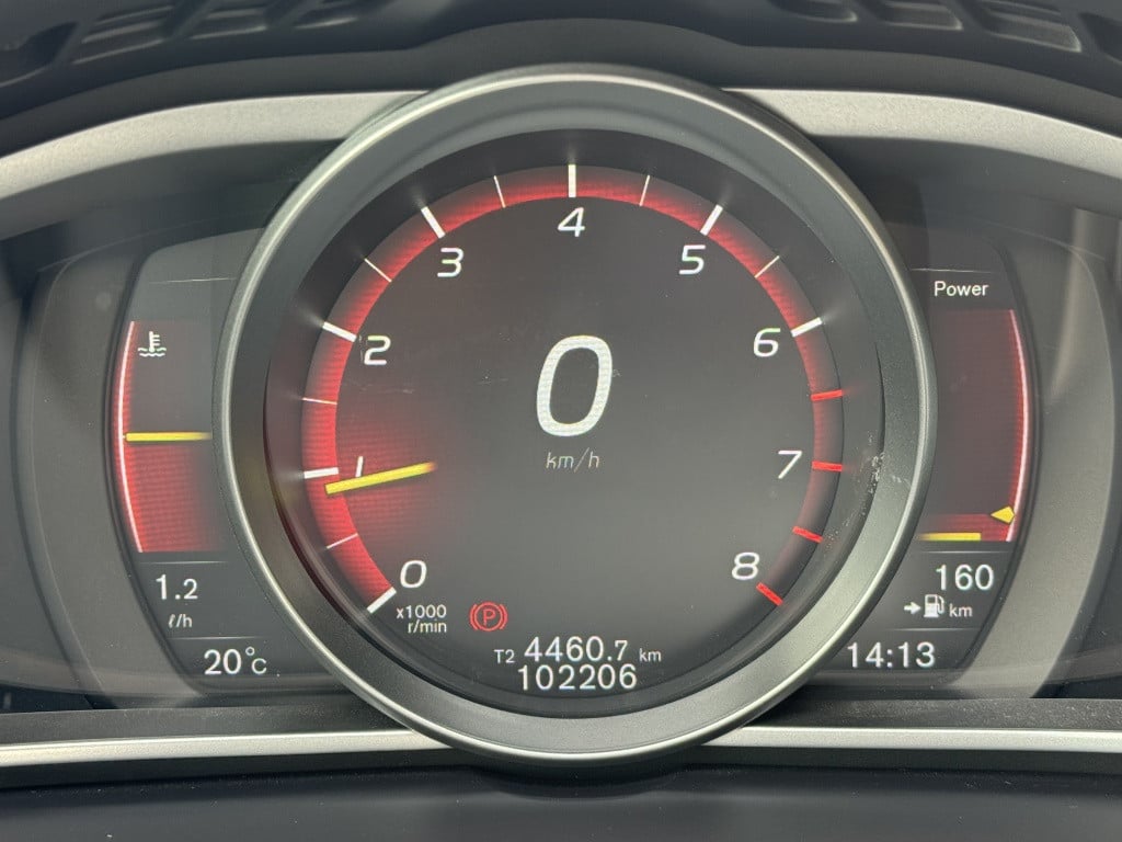 Volvo V40 2.0 t4 business sport r-design 190pk | navigatie | trekhaak afnb