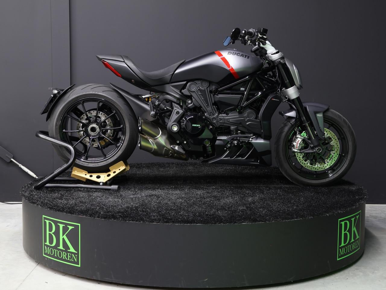 XDIAVEL BLACK STAR | 50st. Gelimiteerd!
