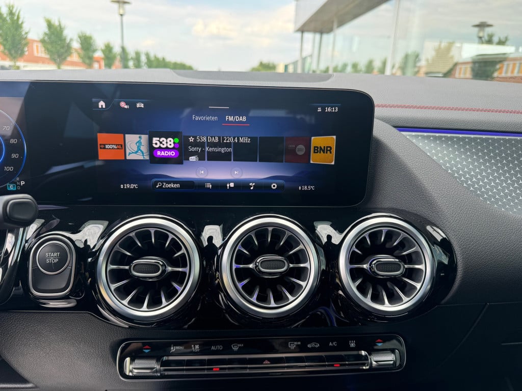 Mercedes-Benz Eqa 250+ amg line 71 kwh advanced automaat ,apple-carplay
