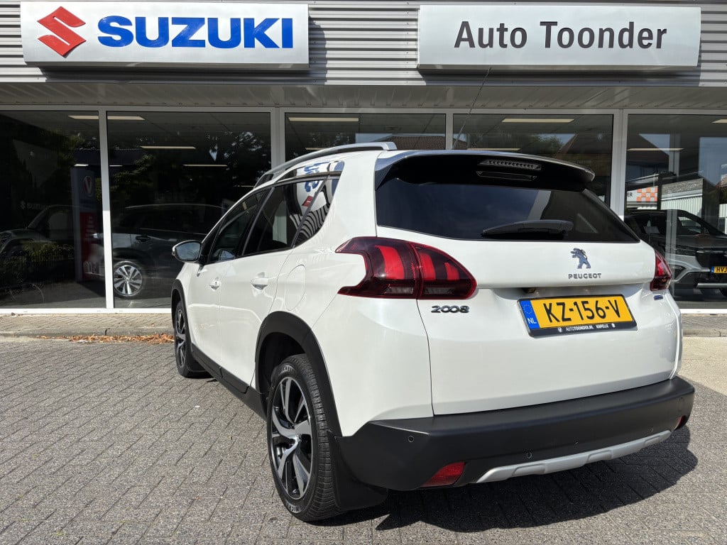 Peugeot 2008 allure 1.2-111pk/panoramadak/trekhaak