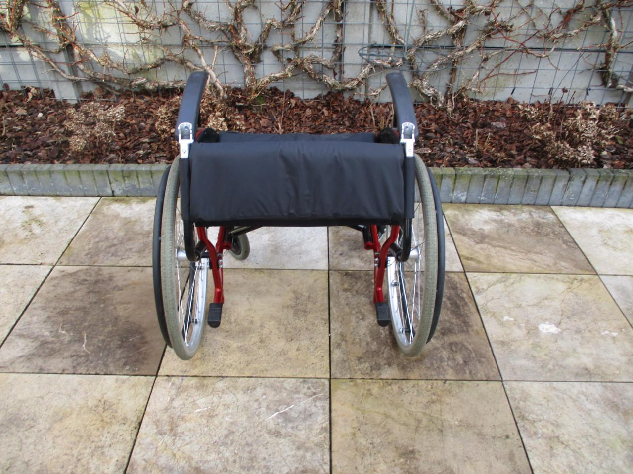 Nieuw Drive opvouwbare lichtgewicht rolstoel met anti-lekbanden