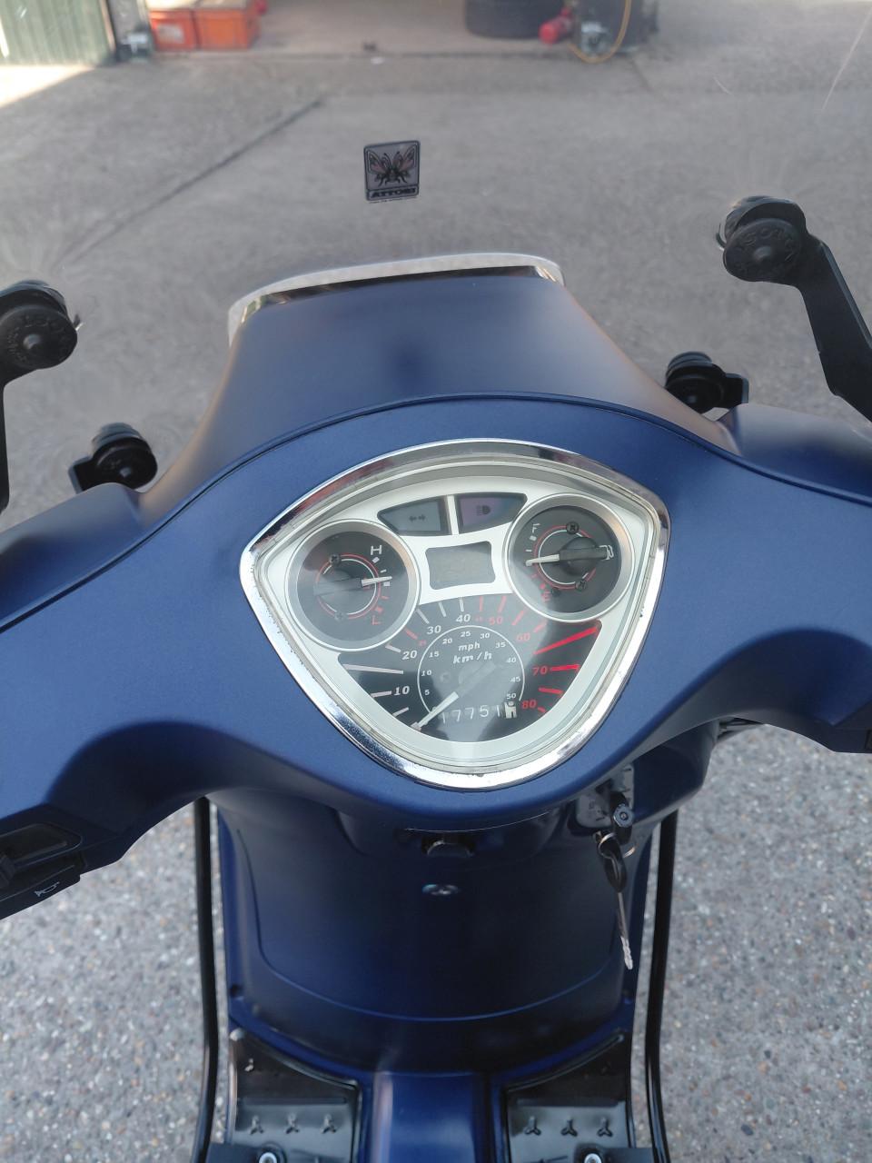 Nette La Souris scooter