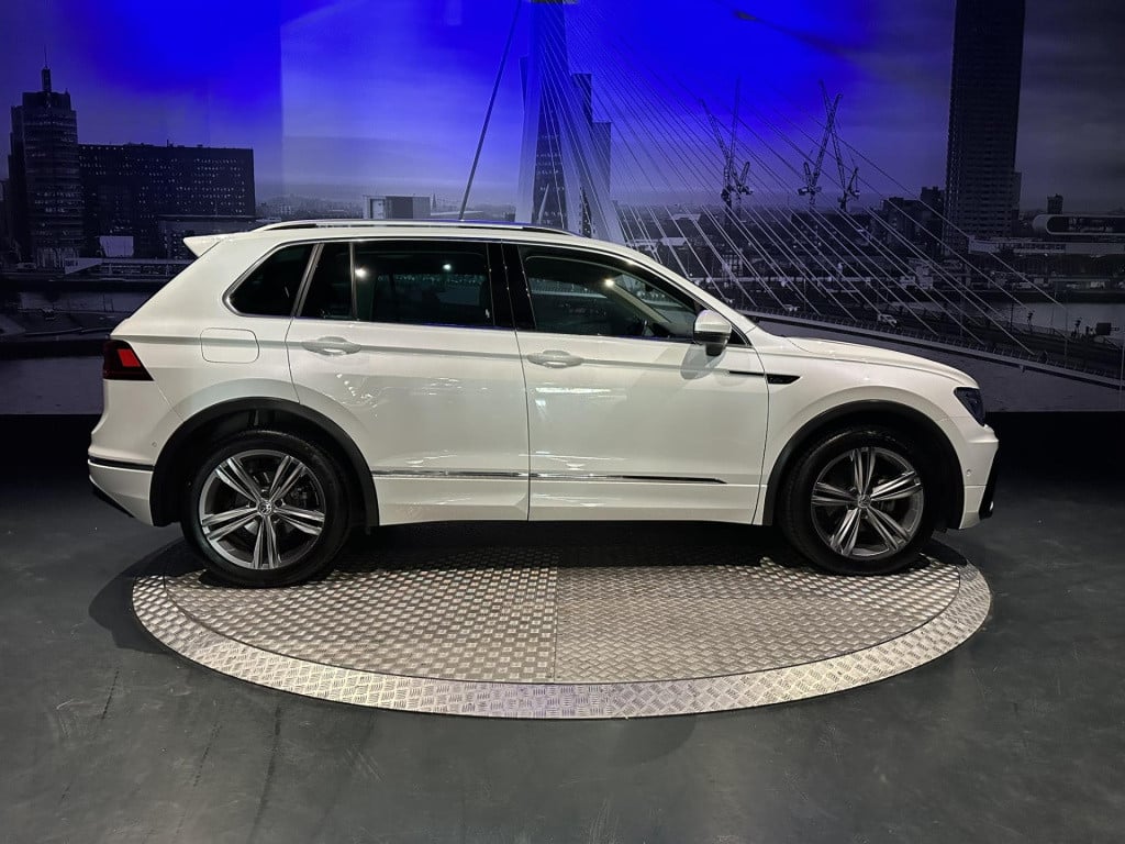 Volkswagen Tiguan 1.5 tsi act highline business r-line *topcomfortstoelen*p