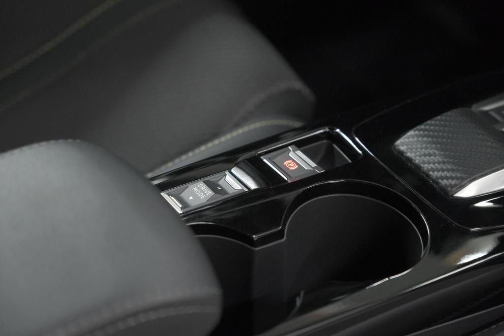 Peugeot 2008 1.2 hybrid 145 gt | camera | apple carplay | parkeersensoren