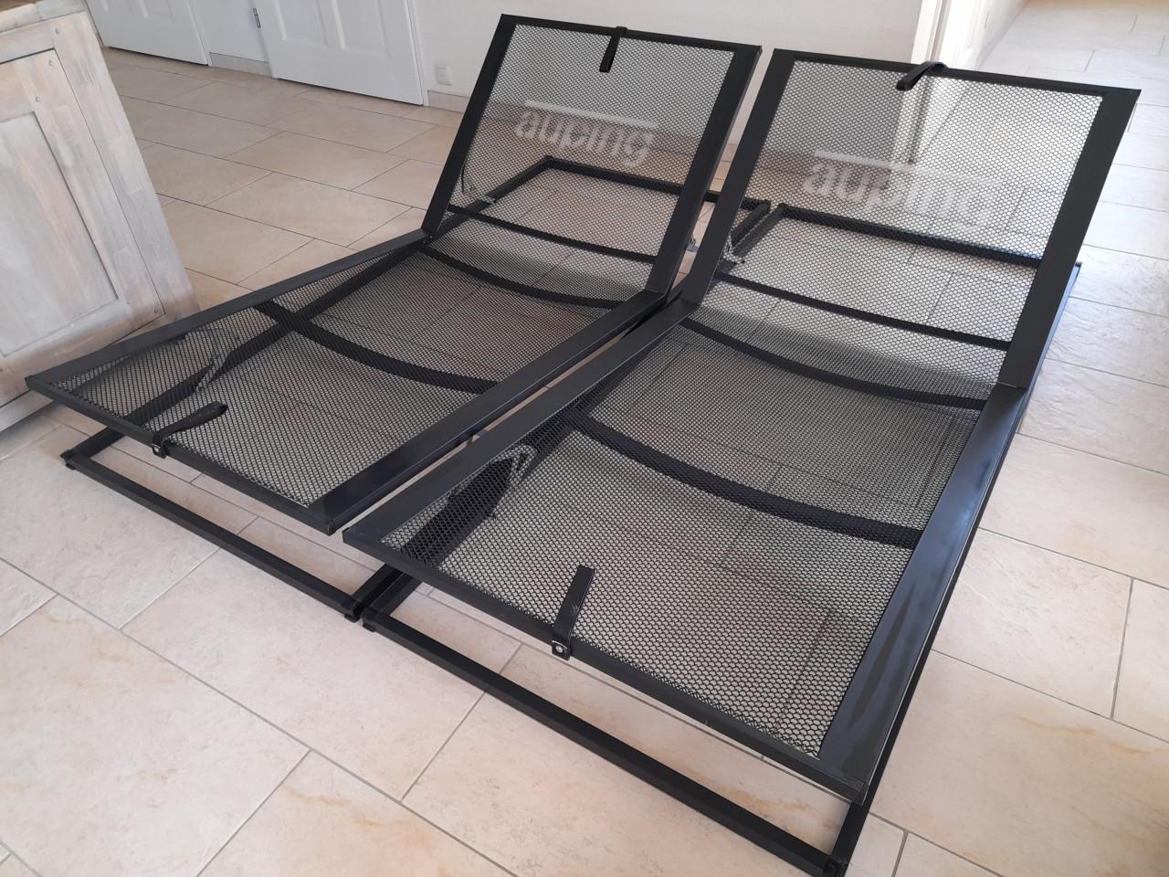 2 x 90 x 200  verstelbare Auping spiraal bodems (in goede nette staat )